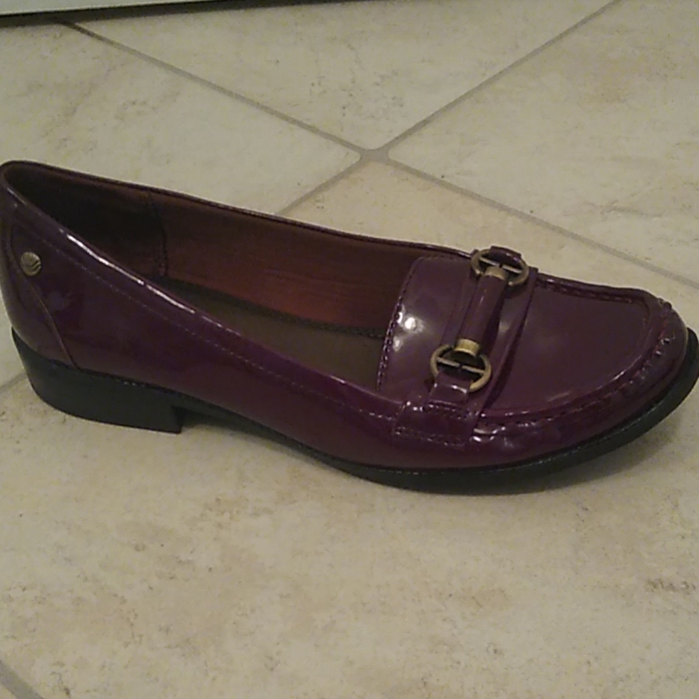 LifeStride Burgandy patent leather loafers